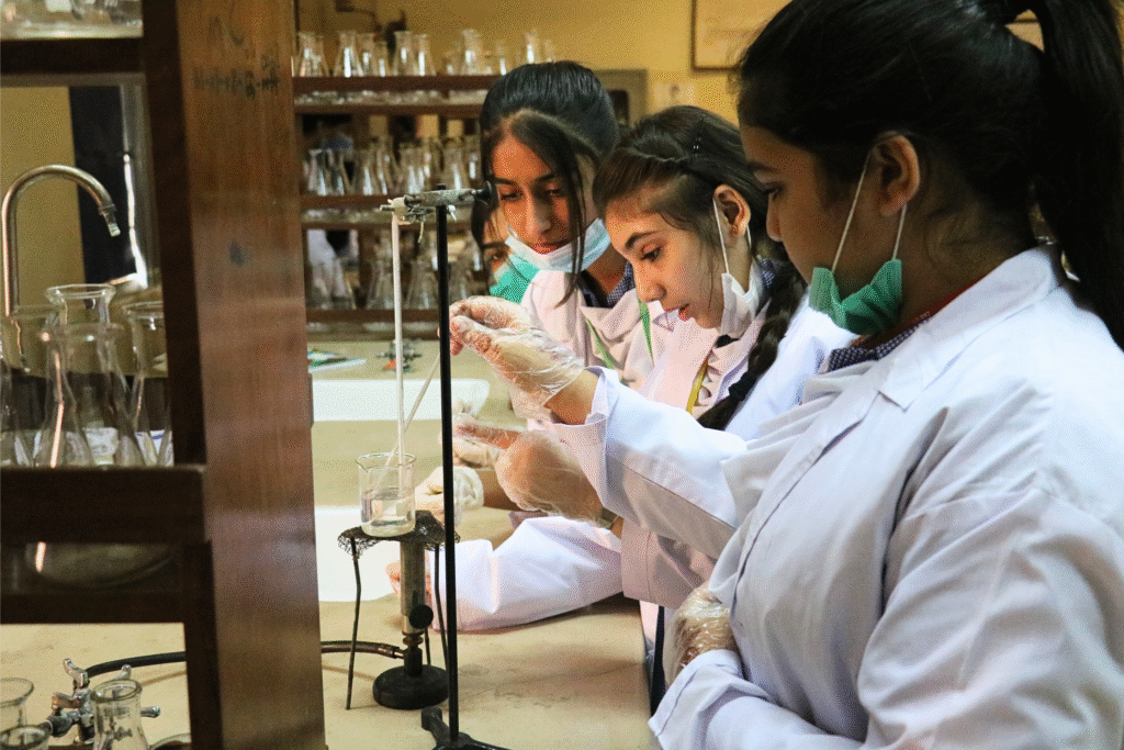 Academics biology lab2